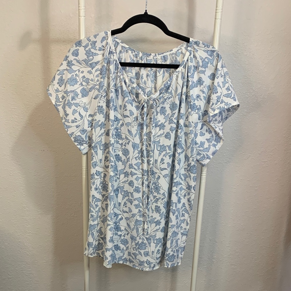 Floral‎ Blue and White Women's Top